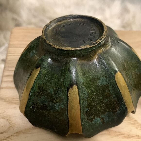 Vintage MCM Brass Ashtray Hammered Interior Style W/Wood Handle Made In Israel - Picture 8 of 17